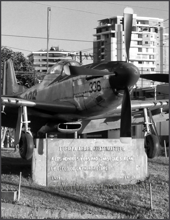 Vintage planes in Guatamala, by Walter van Brempt (2-2024)